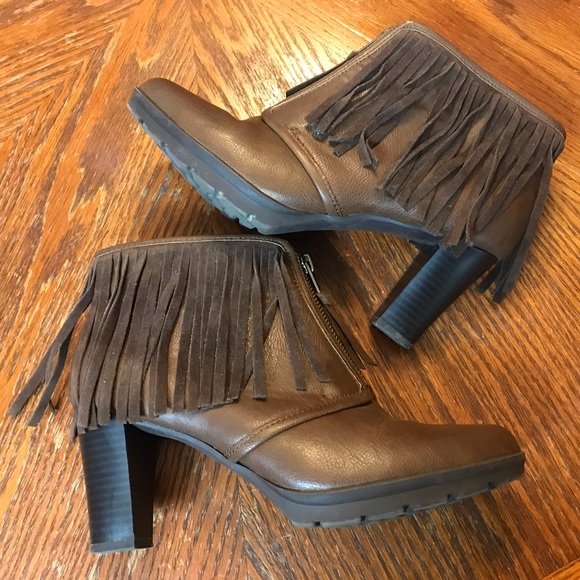 Pretty Wild & Fringy Brown Leather Boots! - Picture 13 of 16